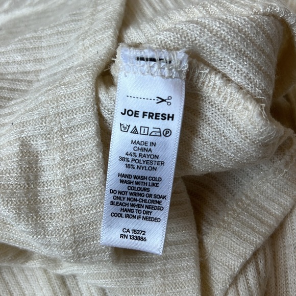 Joe Fresh Turtle Neck - Picture 11 of 11